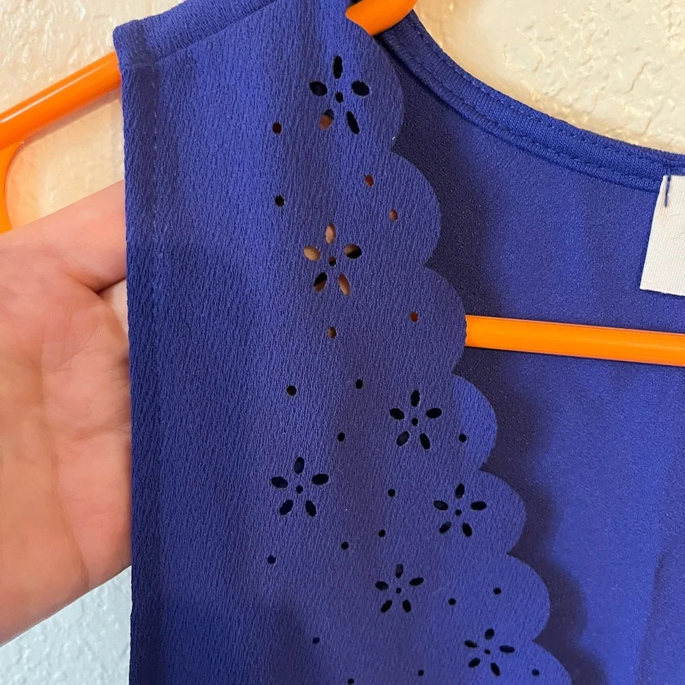 Beautiful scalloped everly dress. - Picture 8 of 8